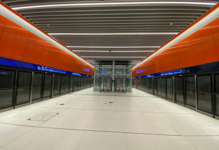 תחנת אלנבי של הקו האדום ברכבת הקלה (צילום: אבשלום ששוני)