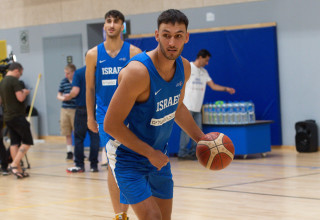 נמרוד לוי, שחקן נבחרת ישראל (צילום: ברני ארדוב)