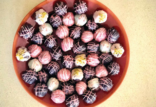 כדורי שוקולד מצופים (צילום: פסקל פרץ-רובין)