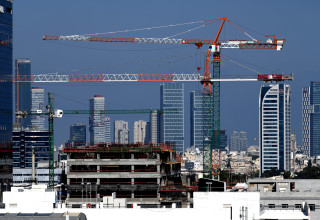 בניינים בפתח תקווה (צילום: ראובן קסטרו)