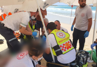 אירוע טביעה בחוף סירונית בנתניה, ארכיון (צילום: תיעוד מבצעי מד"א)