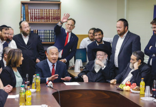 בנימין נתניהו בישיבת סיעת יהדות התורה (צילום: אוליביה פיטוסי)