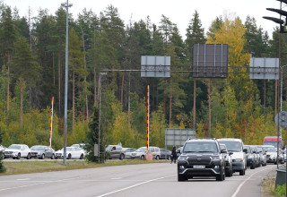 מעבר גבול רוסיה-פינלנד (צילום: REUTERS/Janis Laizans)