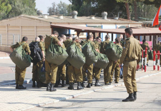 בקו"ם, תל השומר (צילום: אלי דסה)