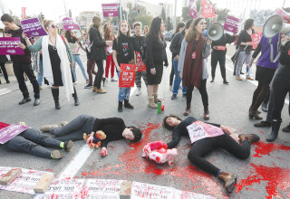 הפגנת נשים נגד אלימות (צילום:  מרק ישראל סלם)