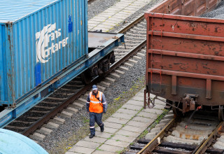 יבוא וייצוא סחורות (צילום: REUTERS/Vitaly Nevar)