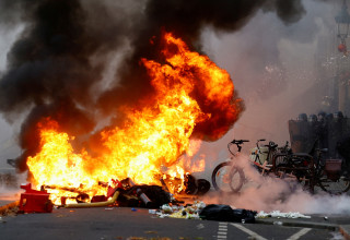 עימותים בפריז (צילום:   REUTERS/Sarah Meyssonnier/Pool)