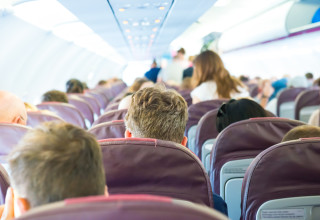 נוסעים במטוס, אילוסטרציה (צילום: אינגאימג')