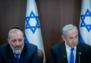 בנימין נתניהו, אריה דרעי (צילום: יונתן סינדל, פלאש 90)