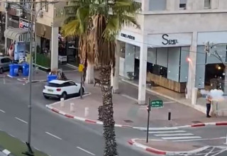 ירי זיקוקים במרכז רמת השרון (צילום: שימוש לפי סעיף 27א')