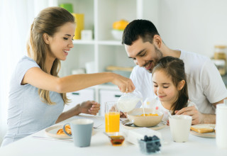 ארוחה משותפת (צילום: אינגאימג')