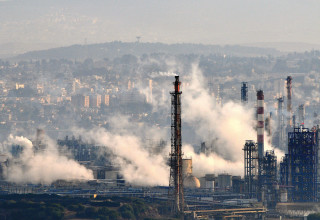 תעשייה זיהום מפרץ חיפה כימיקלים איכות הסביבה ארובות עשן  (צילום: שי לוי, פלאש 90)