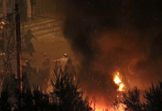 תיעוד מהמהומות בחווארה (צילום: צילום מסך רויטרס)