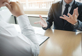 ריאיון עבודה שפת גוף (צילום: אינגאימג')