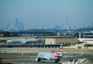 נמל התעופה JFK בניו יורק (צילום:  REUTERS/Eduardo Munoz)