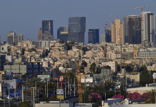 גוש בניינים פתח תקווה-בני ברק-רמת גן (צילום: ראובן קסטרו)