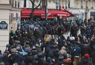 המחאות האלימות בצרפת (צילום:  רויטרס)