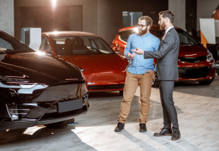 המדריך המלא: איך רוכשים רכב חשמלי? (צילום: Shutterstock)