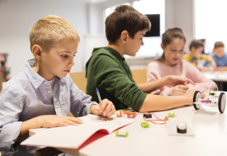 ילדים בכיתה, אילוסטרציה. למצולמים אין קשר לנאמר בכתבה (צילום: אינגאימג')