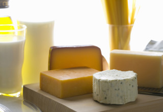 גבינות ומוצרי חלב (צילום: אינג'אימג')