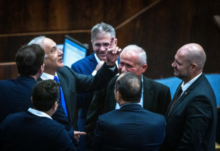 בנימין נתניהו וחברי סיעת הליכוד בכנסת (צילום: אוליבייה פיטוסי פלאש 90 )
