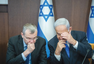 בנימין נתניהו, יריב לוין (צילום:  יונתן זינדל, פלאש 90)