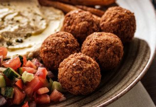 פלאפל. המאכל הלאומי. אלא מי? (צילום: אינג אימג')