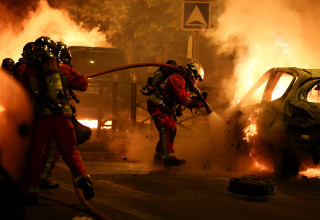 המהומות בפריז (צילום:  REUTERS/Stephanie Lecocq)