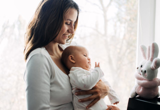 אישה ותינוקת, אילוסטרציה (צילום: אינגאימג')