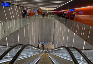 תחנת הרכבת הקלה בתל אביב (צילום: אבשלום ששוני)