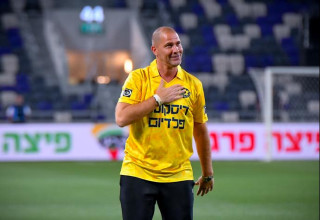 חוזר ללבוש את החולצה הצהובה עם המספר 8 על הגב. אבי נמני (צילום: אריאל שלום)