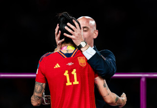 לואיס רוביאלס עם שחקנית נבחרת ספרד ג'ני הרמוסו (צילום: GettyImages, Noemi Llamas/Eurasia Sport Images)