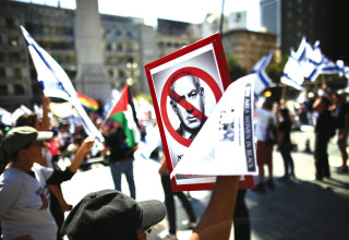 הפגנה נגד נתניהו בקליפורניה (צילום:  רויטרס)