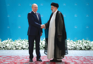 פוטין מתארח אצל מנהיג איראן חמנאי בטהרן ביולי 2022 (צילום:  רויטרס)
