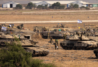 כוחות הצבא בגבול עזה (צילום: Yonatan Sindel/Flash90)