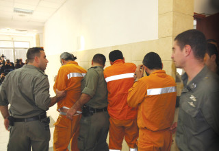 מחבלים פלסטינים בבית המשפט (צילום: קובי גדעון, פלאש 90)