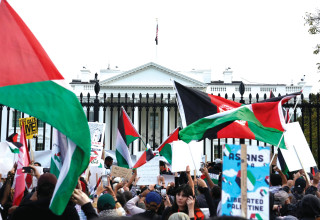 הפגנה פרו פלסטינית מחוץ לבית הלבן (צילום:  רויטרס)