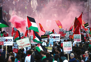 הפגנה פרו-פלסטינית בלונדון  (צילום:  רויטרס)