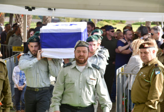  הלווית יוסף גיטרץ ז"ל בקרית שאול (צילום:  אבשלום ששוני)