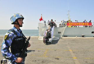 אונייה סינית במפרץ עדן  (צילום: REUTERS/Stringer)