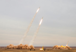 שיגור טילים איראנים (צילום: Saeed Sajjadi/Fars News/WANA (West Asia News Agency) via REUTERS)