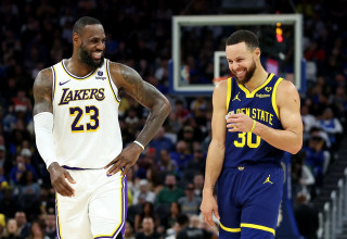 לברון ג'יימס, לוס אנג'לס לייקרס, לצד סטפן קרי, גולדן סטייט ווריירס (צילום: אימג'בנק  GettyImages, Ezra Shaw)