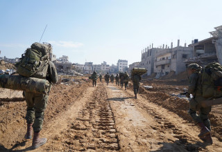 פעילות לוחמי חטיבת הצנחנים ברצועת עזה, ינואר 2024 (צילום:  דובר צה"ל)
