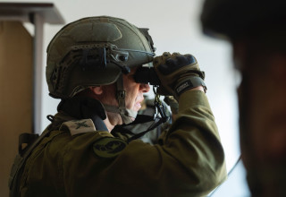 הערכת מצב ושיח עם מפקדים ולוחמים בצפון רצועת עזה (צילום: דובר צה"ל)