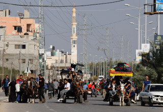 תושבי עזה בצפון הרצועה (צילום:  REUTERS/Mohammed Salem)