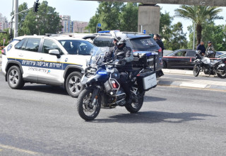 אופנוע משטרה, ניידת משטרה. אילוסטרציה (צילום: אבשלום ששוני)