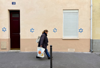 מגני דוד שרוססו על בתי יהודים בפריז (צילום:  REUTERS/Lucien Libert)