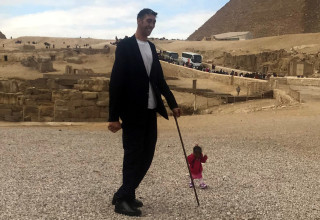האיש הגבוה בעולם לצד האישה הנמוכה בעולם (צילום:  רויטרס)