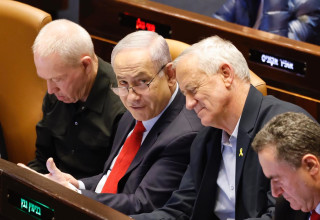 בנימין נתניהו, בני גנץ. הישיבה על הגדלת התקציב, מרץ 2024 (צילום: מארק ישראל סלם)