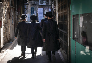 חרדים בירושלים (צילום: חיים גולדברג/פלאש 90)